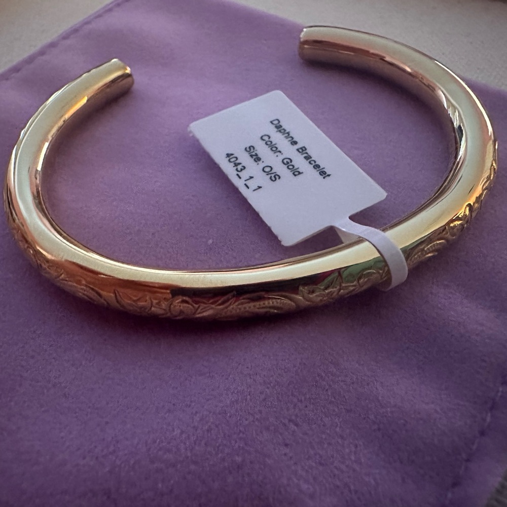 Daphne gold bracelet cuff